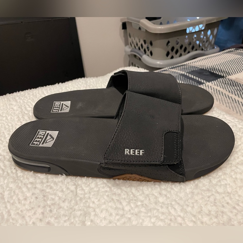 NWOT - REEF Men’s Bottle Opener Sandals / Flip Flops / Slides - Size 12